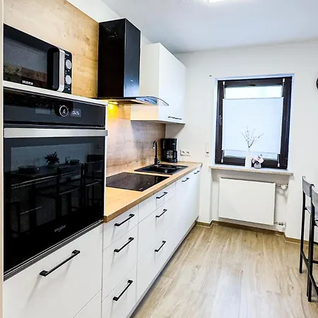 Charmantes 3-zi-apartment Am Schloessle In Lechhausen-garage-balkon-kueche-smart Tv Апартаменти