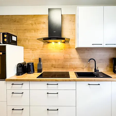 Charmantes 3-zi-apartment Am Schloessle In Lechhausen-garage-balkon-kueche-smart Tv