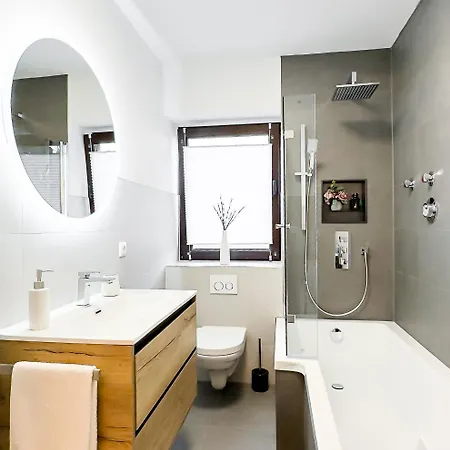 Charmantes 3-zi-apartment Am Schloessle In Lechhausen-garage-balkon-kueche-smart Tv 公寓 奥格斯堡
