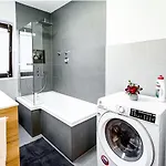 Charmantes 3-zi-apartment Am Schloessle In Lechhausen-garage-balkon-kueche-smart Tv Апартаменты *