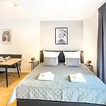 Charmantes 3-zi-apartment Am Schloessle In Lechhausen-garage-balkon-kueche-smart Tv *