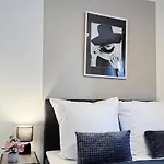Charmantes 3-zi-apartment Am Schloessle In Lechhausen-garage-balkon-kueche-smart Tv Аугсбург