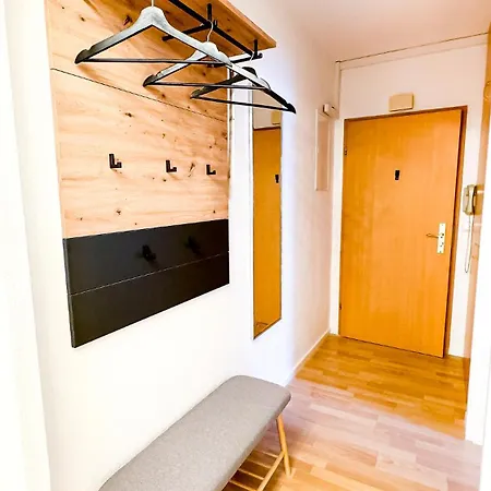 Lägenhet Charmantes 3-zi-apartment Am Schloessle In Lechhausen-garage-balkon-kueche-smart Tv Augsburg