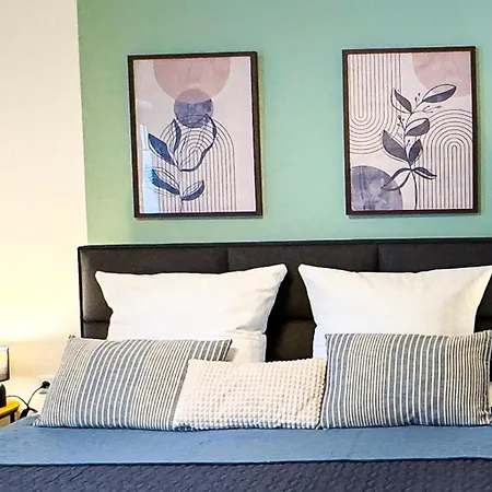 Charmantes 3-zi-apartment Am Schloessle In Lechhausen-garage-balkon-kueche-smart Tv Lägenhet
