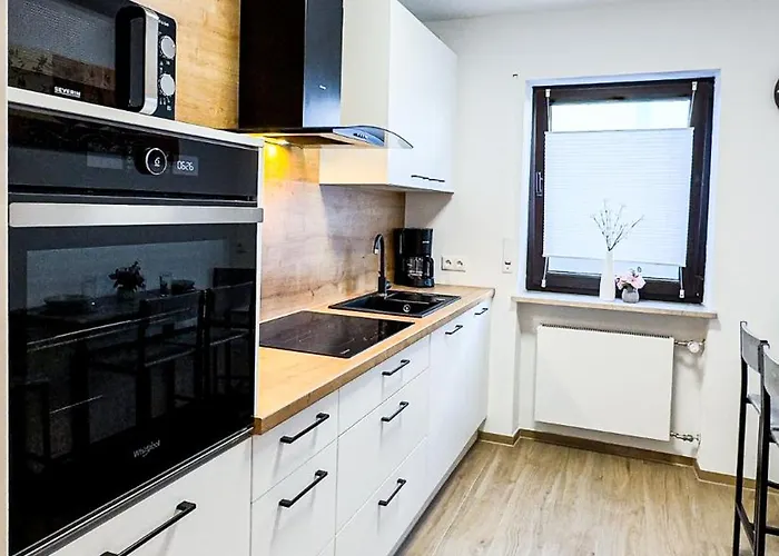 Charmantes 3-zi-apartment Am Schloessle In Lechhausen-garage-balkon-kueche-smart Tv Apartamento