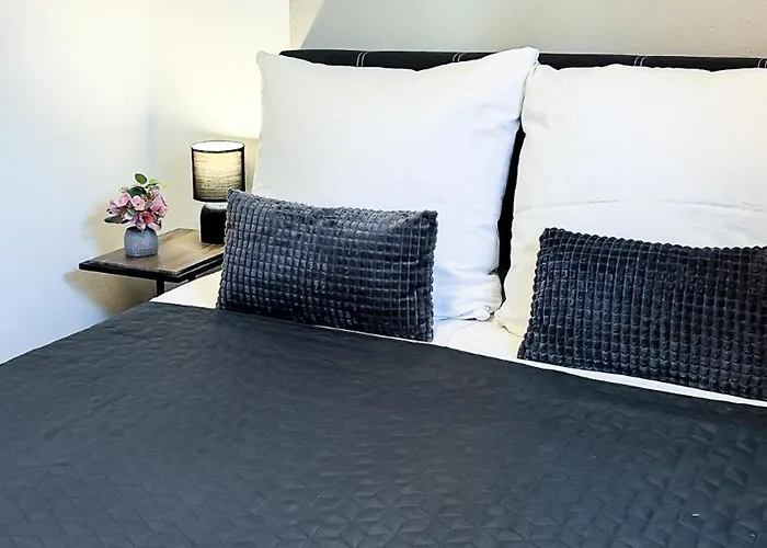 Apartamento Charmantes 3-zi-apartment Am Schloessle In Lechhausen-garage-balkon-kueche-smart Tv