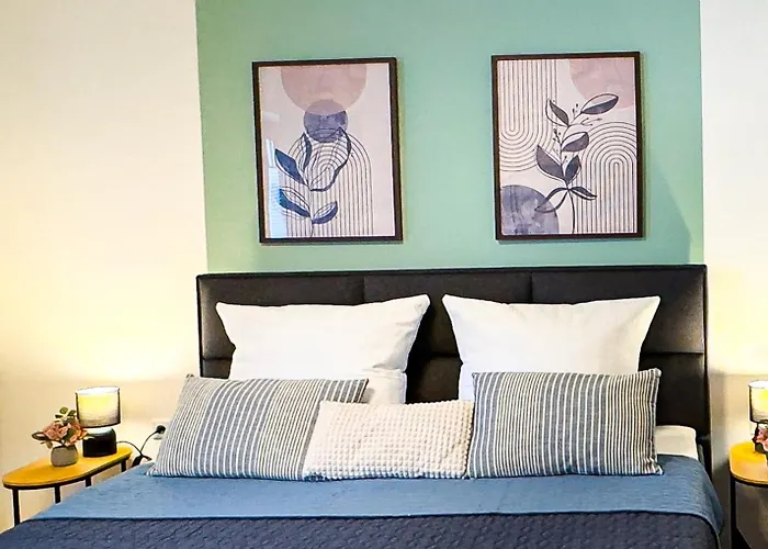 Charmantes 3-zi-apartment Am Schloessle In Lechhausen-garage-balkon-kueche-smart Tv Apartamento